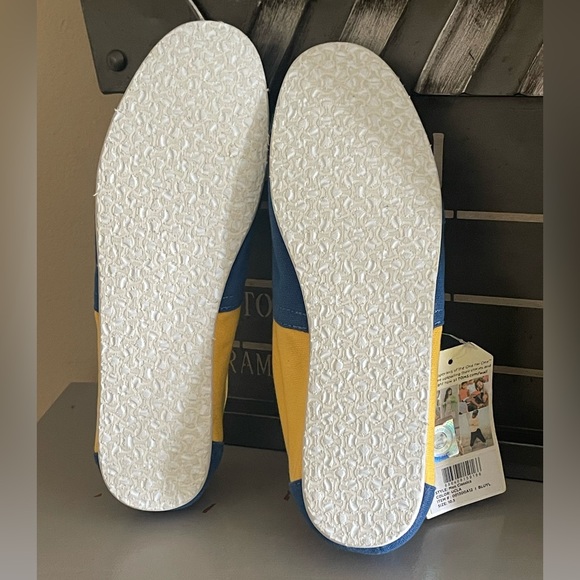 Mens Toms Classics UCLA Blue/Yellow loafers Size 10.5 NWT - Picture 9 of 9